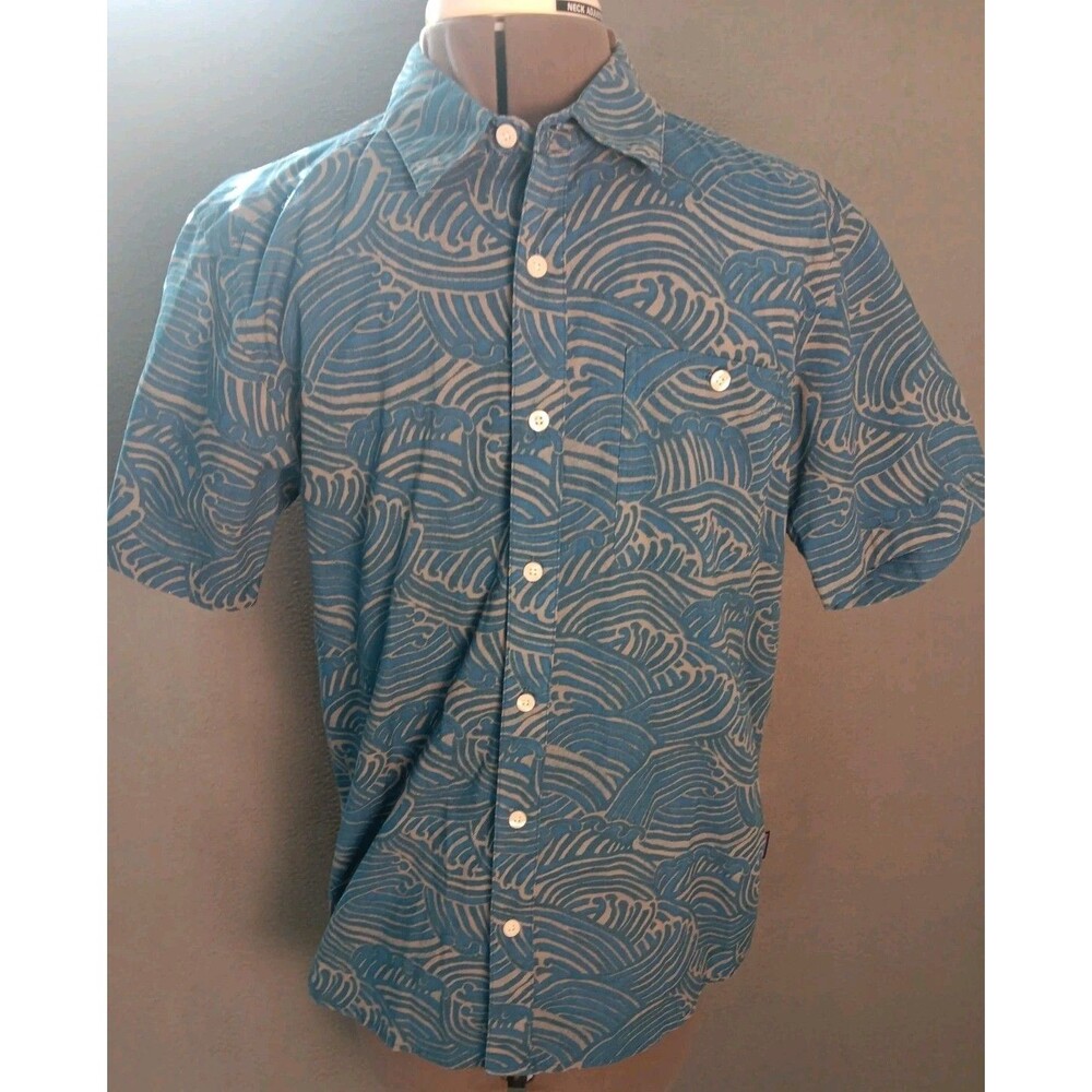 Patagonia Organic Cotton Shirt Men's Small Blue Wave Short Sleeve Button Up